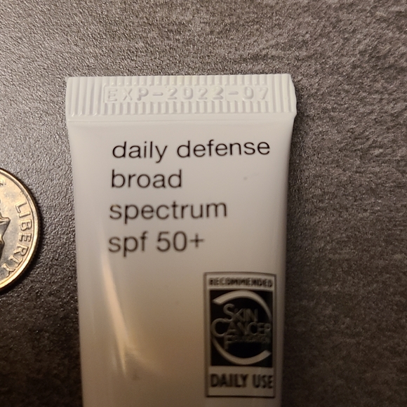 PCA Skin Daily Defense Broad Spectrum SPF 50+ AntiAging Sunscreen Cream - Picture 2 of 4